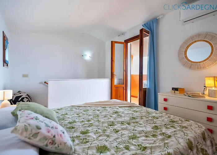Seashore Of The Marina Of Sorso, 3 Rooms, Veranda On The Sea, Garden
