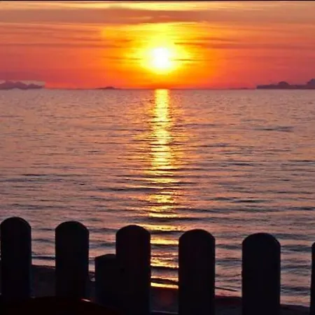 Seashore Of The Marina Of Sorso, 3 Rooms, Veranda On The Sea, Garden *