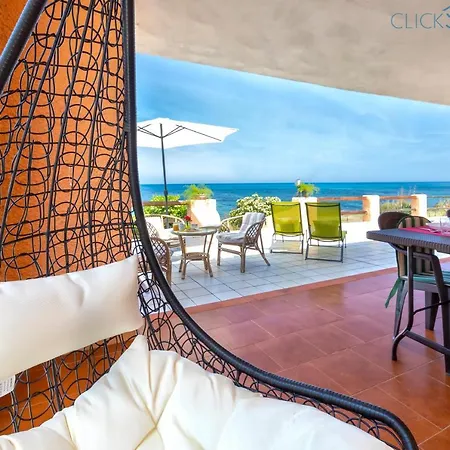 וילה Seashore Of The Marina Of Sorso, 3 Rooms, Veranda On The Sea, Garden סורסו
