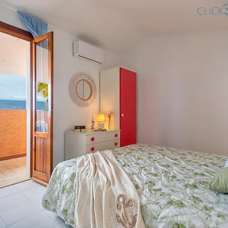 Seashore Of The Marina Of Sorso, 3 Rooms, Veranda On The Sea, Garden סורסו