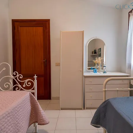 Seashore Of The Marina Of Sorso, 3 Rooms, Veranda On The Sea, Garden סורסו