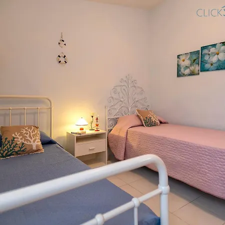 Seashore Of The Marina Of Sorso, 3 Rooms, Veranda On The Sea, Garden סורסו