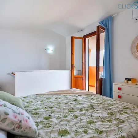 Seashore Of The Marina Of Sorso, 3 Rooms, Veranda On The Sea, Garden