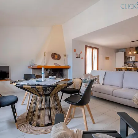 וילה Seashore Of The Marina Of Sorso, 3 Rooms, Veranda On The Sea, Garden סורסו