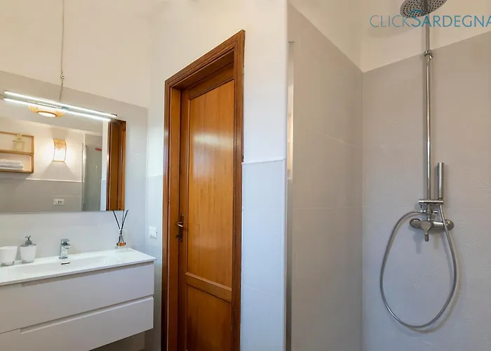 Villa Seashore Of The Marina Of Sorso, 3 Rooms, Veranda On The Sea, Garden Sorso